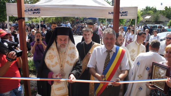 Inaugurarea sediului Primariei, in prezenta Episcopului Sloboziei și Calarasilor